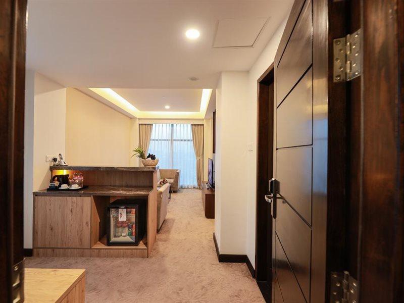 Hlaine Tet Hotel ヤンゴン エクステリア 写真